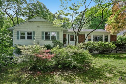 62 Mohegan Rd, Larchmont, NY, 10538-1450 | Card Image