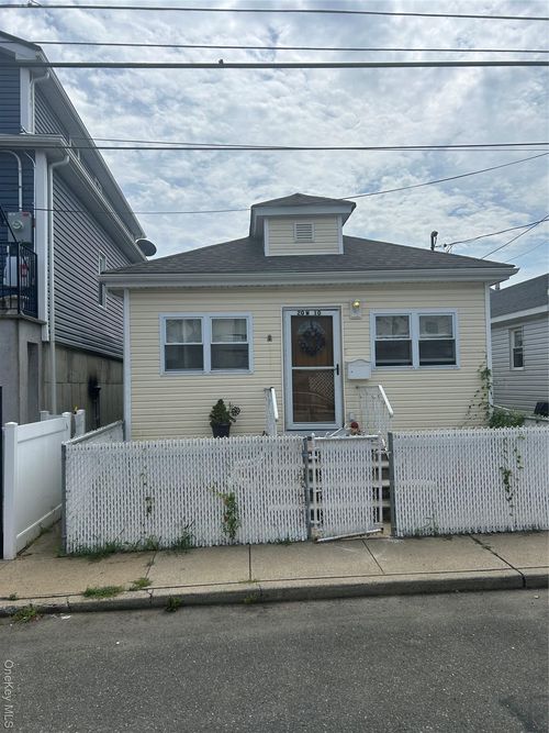 20 W 10th Rd, Broad Channel, NY, 11693-1114 | Card Image