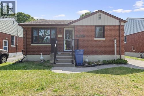 3833 Vaughan St, Windsor, ON, N9C1Z6 | Card Image