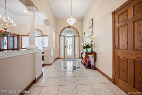 8922 Mcclements Rd, Brighton, MI, 48114-8724 | Card Image
