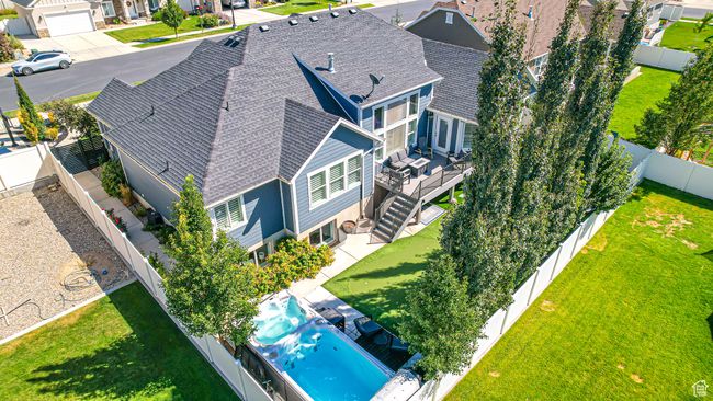 Aerial view with a residential view | Image 48