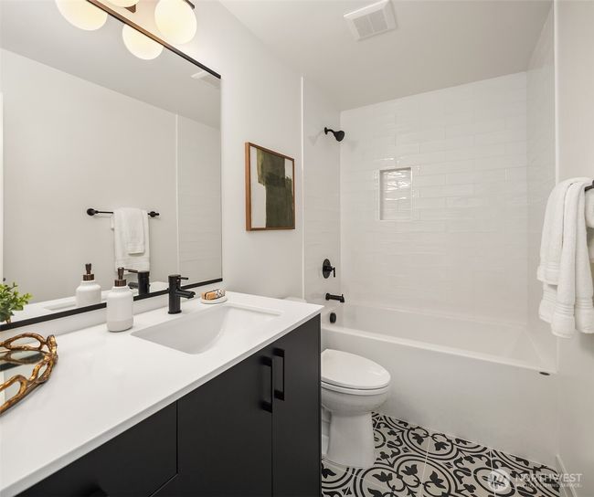 B - 2419 Nw 57 Th St, Townhouse with 3 bedrooms, 2 bathrooms and null parking in Seattle WA | Image 25