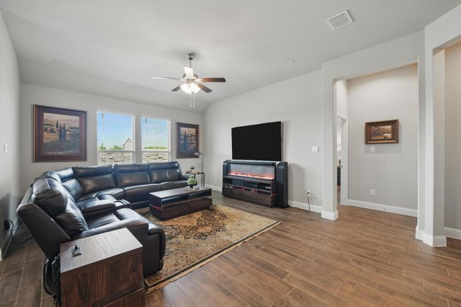 2172 Knightsgate Rd, House other with 4 bedrooms, 2 bathrooms and null parking in Argyle TX | Image 7
