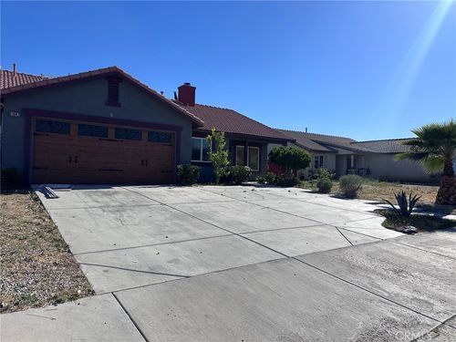 11807 Lupin Rd, Adelanto, CA, 92301-6067 | Card Image