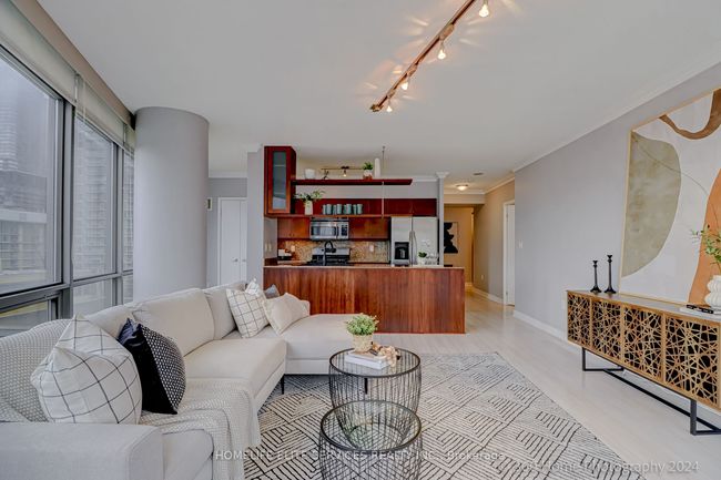 703 - 5 Mariner Terr, Condo with 3 bedrooms, 2 bathrooms and 1 parking in Toronto ON | Image 5