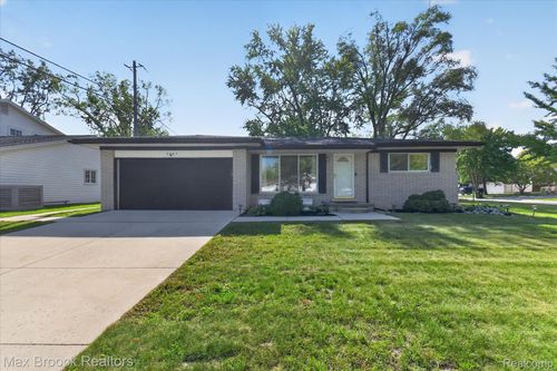 2504 Crofthill Dr, Auburn Hills, MI, 48326-3517 | Card Image