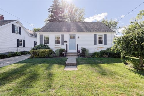 33 Providence Ave, Riverside, RI, 02915-3211 | Card Image
