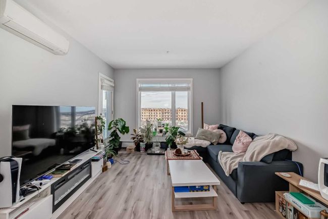 405 - 200 Shawnee Square Sw, Home with 2 bedrooms, 2 bathrooms and 1 parking in Calgary AB | Image 14