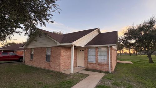 768 Heritage Ln, Eagle Lake, TX, 77434-3209 | Card Image