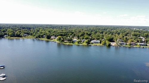 2733 Turtle Lake, Bloomfield Charter Township, MI, 48302 | Card Image