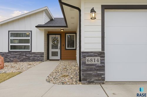 6814 W 5th St Street, Sioux Falls, SD, 57107 | Card Image