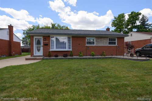 29661 Brown Ct, Garden City, MI, 48135-2309 | Card Image