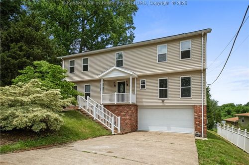 207 Branchfield Dr, Charleston, WV, 25314-2203 | Card Image