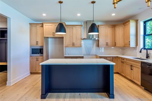 4101 Devon Rd, Royal Oak, MI, 48073-1977 | Card Image