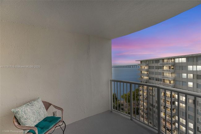 APT-1407C - 1420 Brickell Bay Dr, Condo with 2 bedrooms, 2 bathrooms and null parking in Miami FL | Image 18