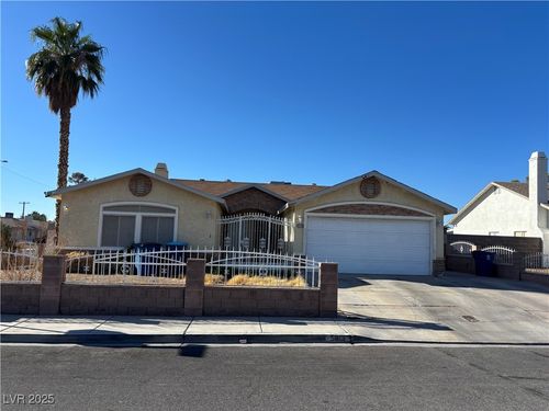 5801 Halfmoon Way, Las Vegas, NV, 89108-4772 | Card Image