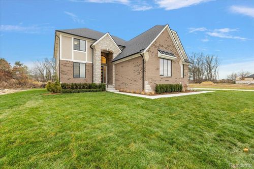 50896 Mistwood Dr, Macomb, MI, 48042 | Card Image