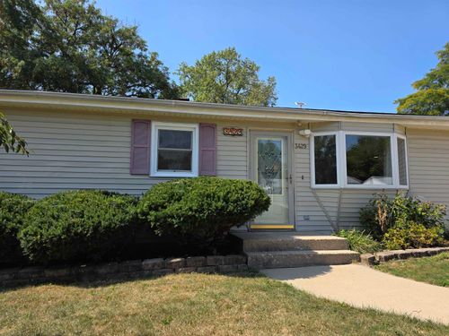 3429 Ed Vera Dr, Rockford, IL, 61109-2235 | Card Image