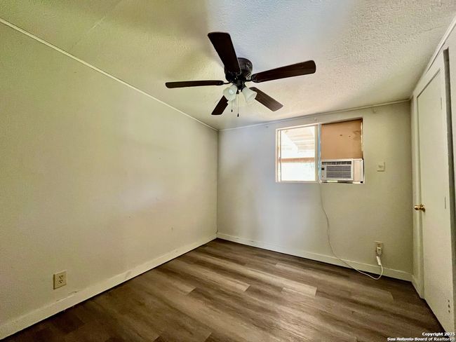 111 Fernandez Ave, House other with 3 bedrooms, 1 bathrooms and null parking in Devine TX | Image 16