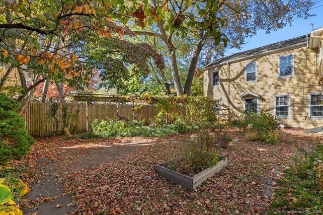 8 Academy St, Home with 6 bedrooms, 4 bathrooms and 2 parking in New Haven CT | Image 33