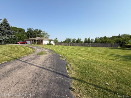 3040 W Hill Rd, Flint, MI, 48507-3860 | Card Image