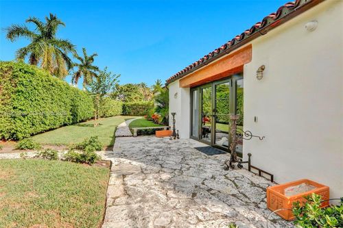 6350 Pinetree Dr, Miami Beach, FL, 33141-4528 | Card Image