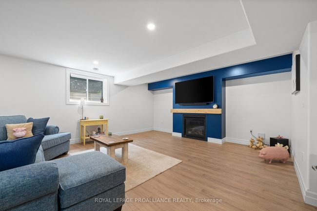 48 Deerview Dr, House other with 3 bedrooms, 3 bathrooms and 4 parking in Quinte West ON | Image 22