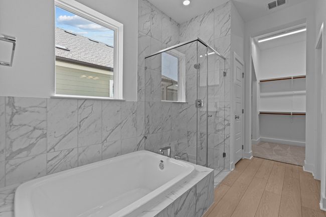 Owner's Bathroom | Image 18