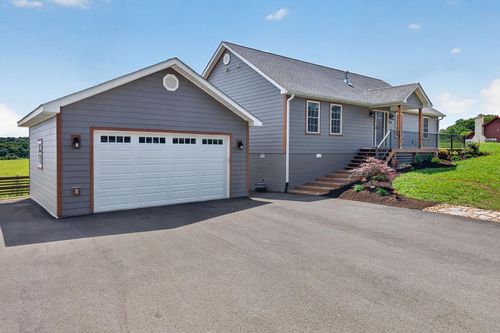 830 Meadowlark Dr, Byrdstown, TN, 38549 | Card Image