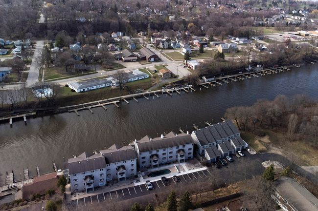 APT-8 - 317 5 Th Ave, Condo with 2 bedrooms, 1 bathrooms and null parking in Manistee MI | Image 41