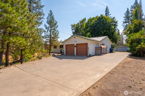 1228 E Lake St, Medical Lake, WA, 99022-8509 | Card Image