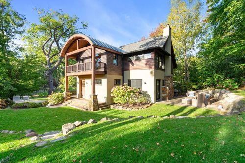 1066 E Circle Dr, Wayzata, MN, 55391-1822 | Card Image