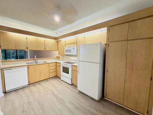 103-2581 Village Blvd, West Palm Beach, FL, 33409-7383 | Card Image