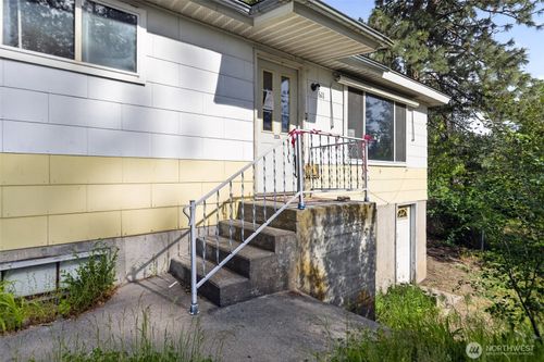 611 S Farr Rd, Spokane Valley, WA, 99206-3594 | Card Image