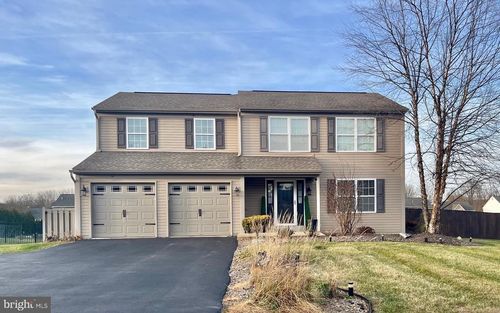 37 Walnut Dr W, BERNVILLE, PA, 19506-9526 | Card Image