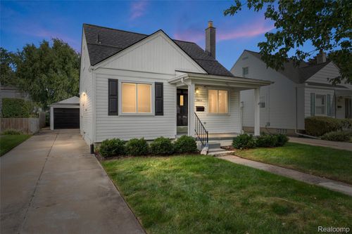 2011 E Hudson Ave, Royal Oak, MI, 48067-3554 | Card Image
