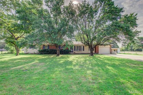 111 Dacus Dr, Sikeston, MO, 63801-9014 | Card Image