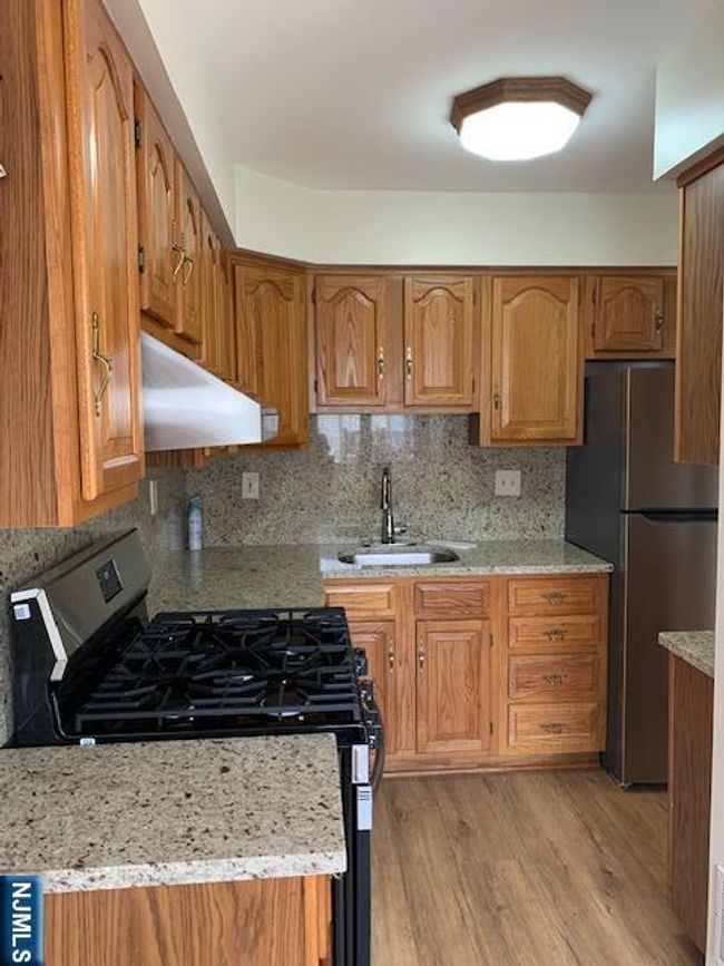 678 Broad St, Townhouse with 2 bedrooms, 3 bathrooms and null parking in Clifton NJ | Image 14