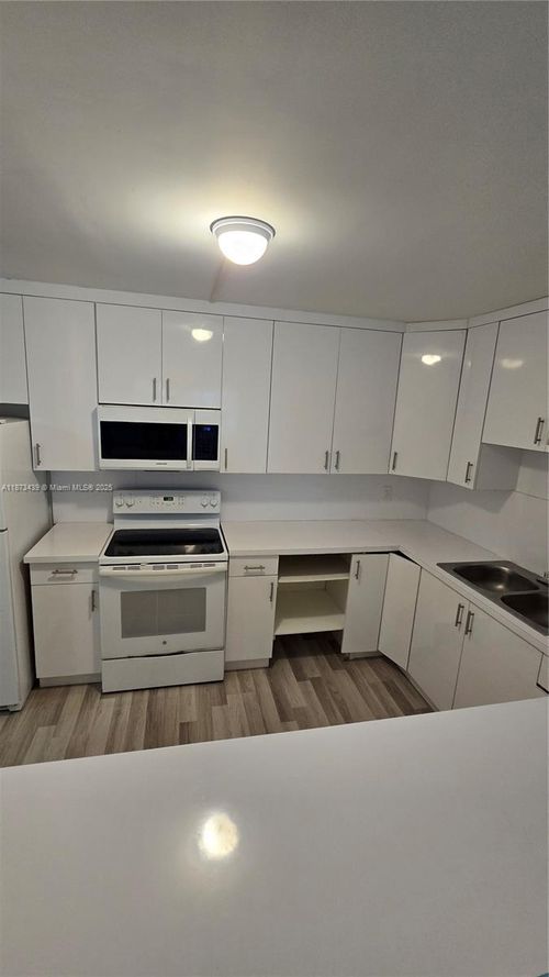 d3m-14820 Naranja Lakes Blvd, Homestead, FL, 33032-8338 | Card Image