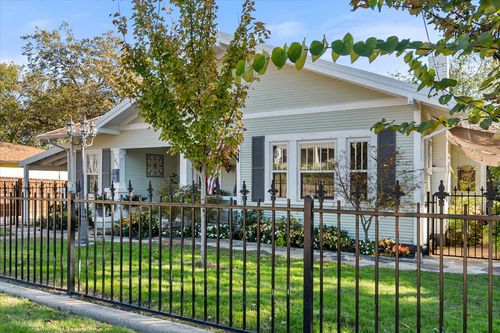 407 W Columbia St, Weatherford, TX, 76086-4223 | Card Image