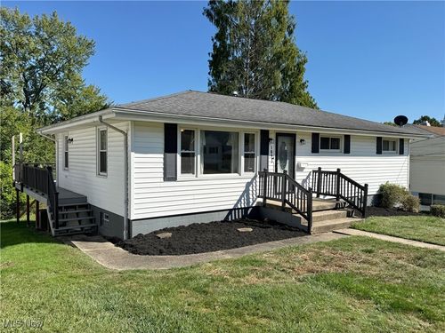 109 Willinda Dr, Saint Clairsville, OH, 43950-1426 | Card Image