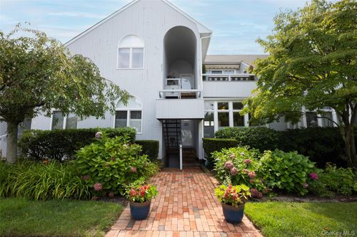 e2-400 Noyack Road, Southampton, NY, 11968 | Card Image