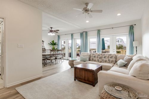 33-8520 Gulf Blvd, Navarre, FL, 32566-7237 | Card Image