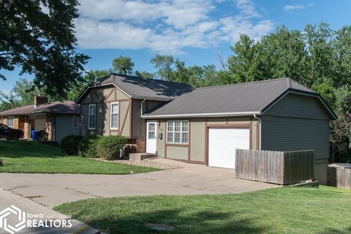 606 Winchester Dr, Ottumwa, IA, 52501-3743 | Card Image
