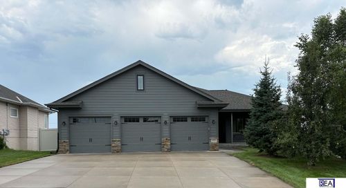 10509 Hillcrest Dr, La Vista, NE, 68128-6704 | Card Image