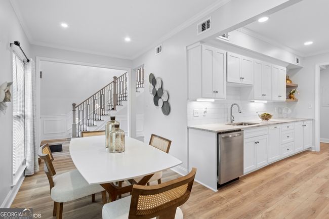 5273 Glenridge Dr, Townhouse with 3 bedrooms, 4 bathrooms and 2 parking in Sandy Springs GA | Image 17