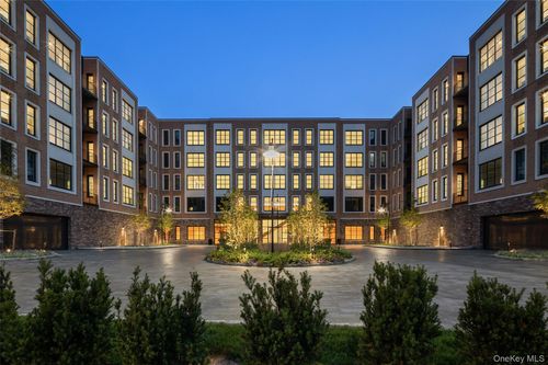 1126-100 Garvies Point Rd, Glen Cove, NY, 11542-5007 | Card Image