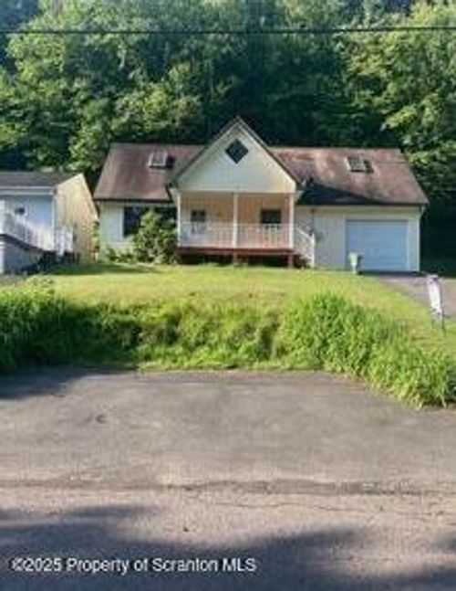 93 Woodlawn Ave, Harveys Lake, PA, 18618-2201 | Card Image