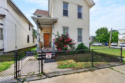 2026 W 44th St, Cleveland, OH, 44113-3860 | Card Image