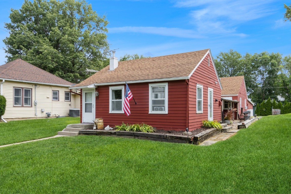 Clark St, Williamsburg, IA 52361
